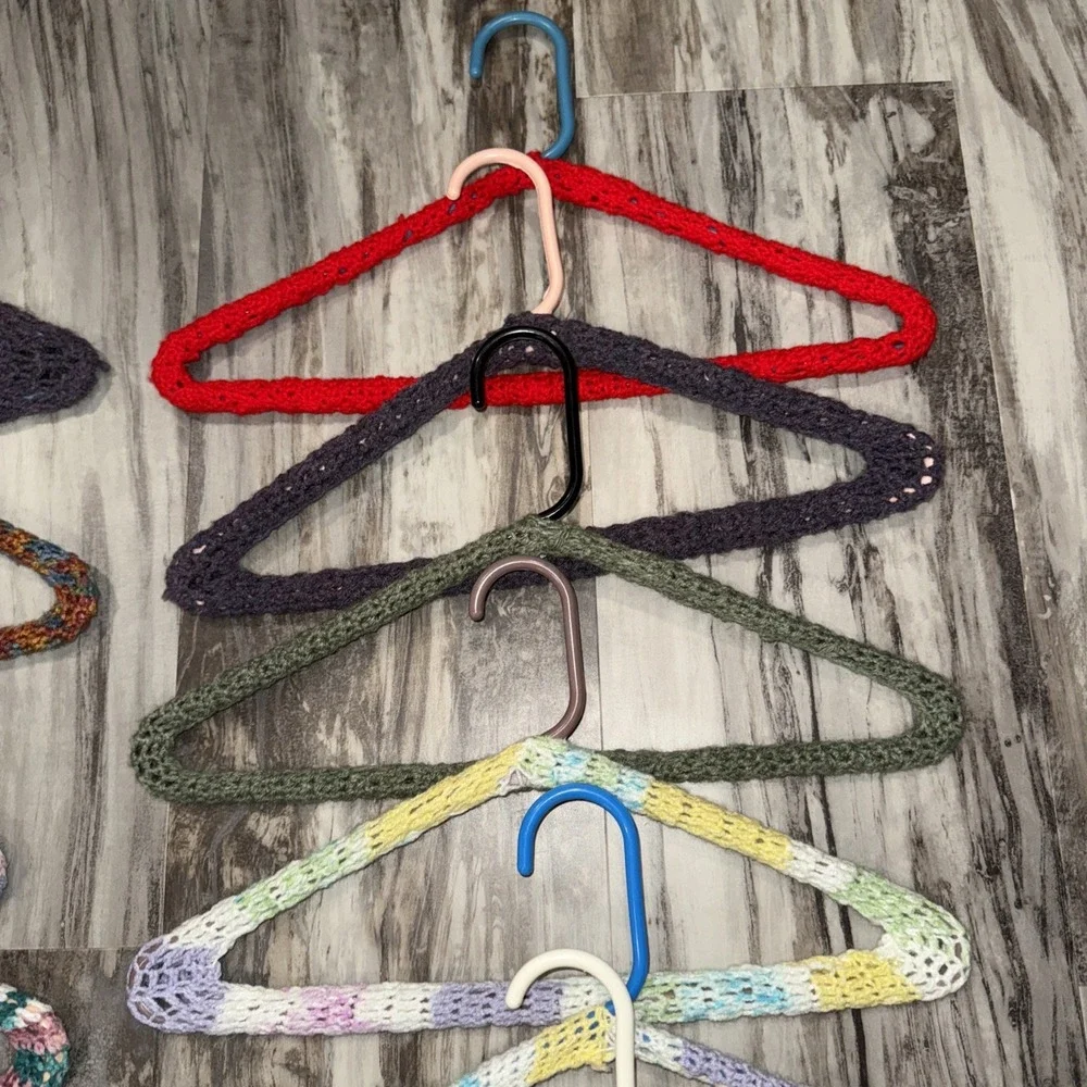 14 Vintage Retro handmade Yarn Crochet Plastic hangers Home Decor Organization